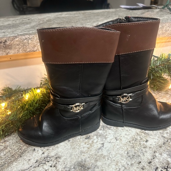 Kids Michael Kors Boots - Picture 6 of 8